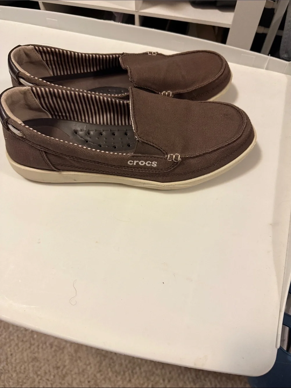 CROCS brown slip